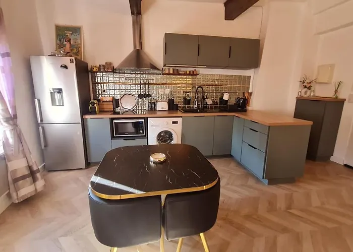 Sunny Apartment With Nice View In History City Center