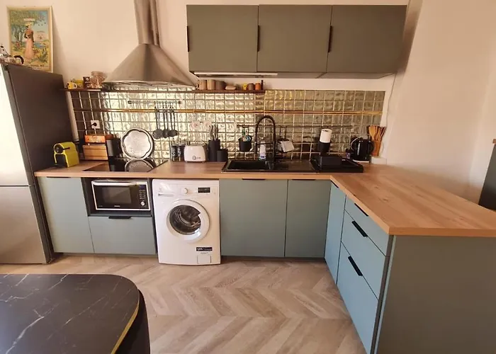 Sunny Apartment With Nice View In History City Center